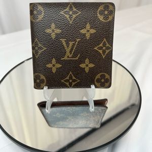 Authenticated Louis Vuitton Men’s Monogram Bi-Fold Wallet